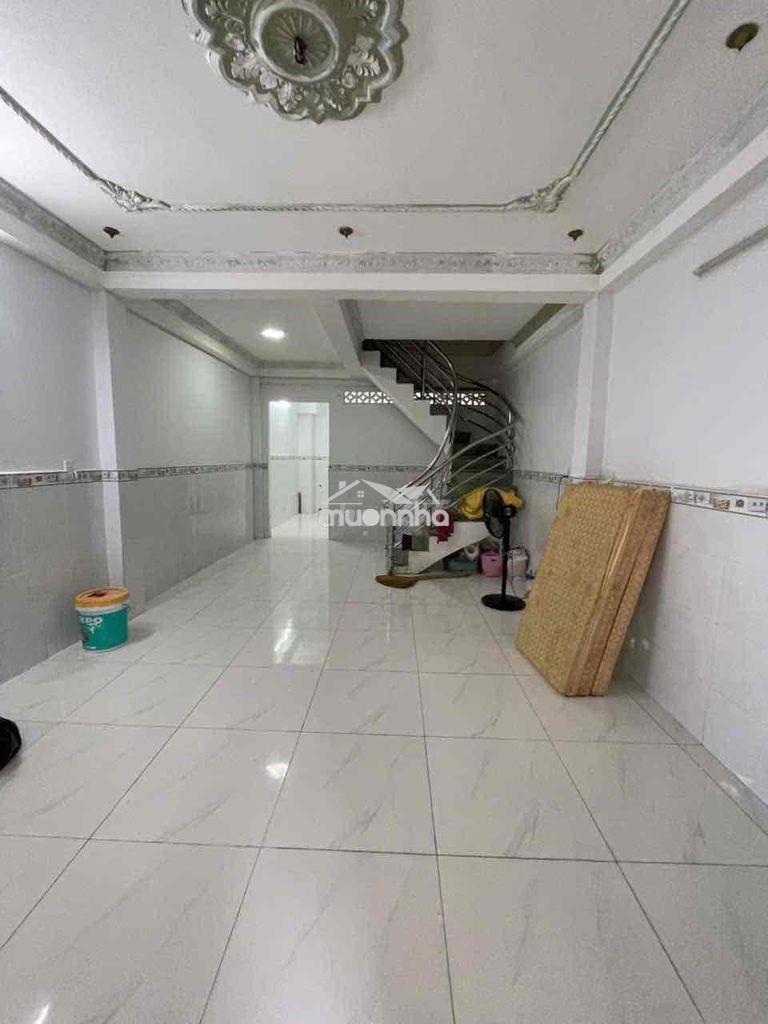 Cho thuê nhà gần siêu thị metro bình phú 4x15m kc 1lầu giá 13trieu/th