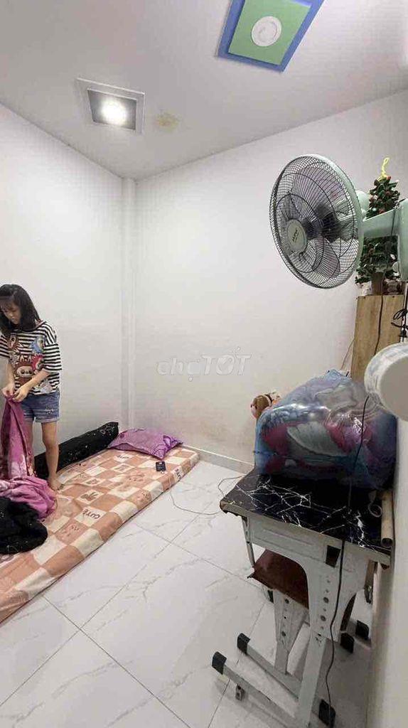 Cho thuê nhà đúc lửng..dt:4,2x14m có 2 pn kín 1 p hở 2wc.hẻm ht17.q12 - Ảnh 3