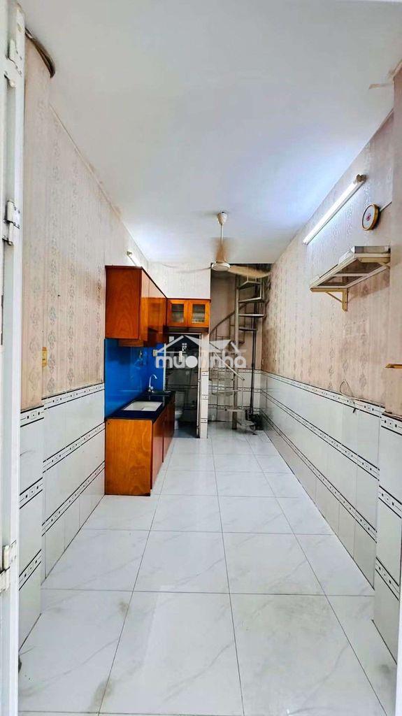 Bán nhà nhỏ ngay chợ bà chiểu - Ảnh 2