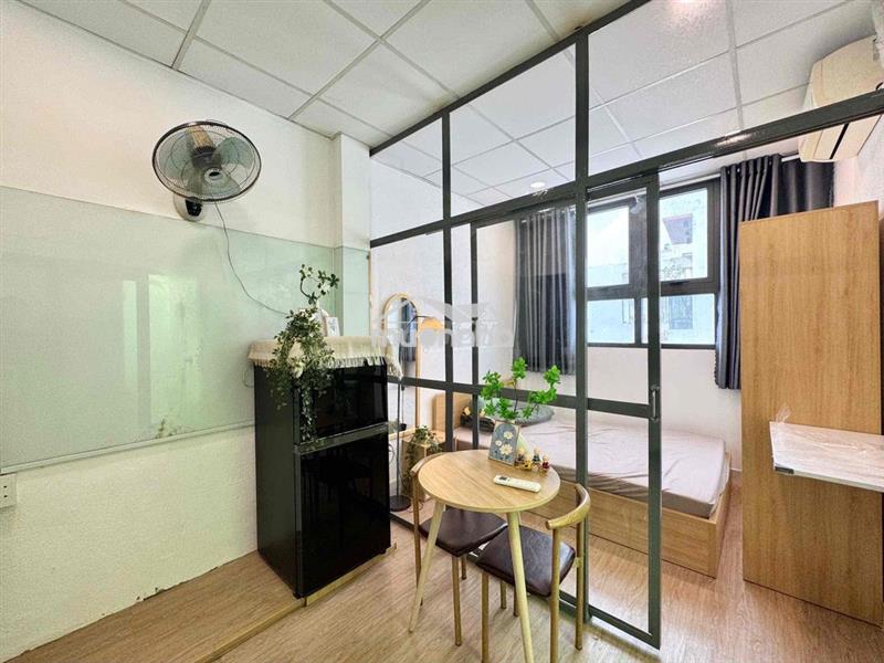 Cho thuê studio cửa sổ tách bếp full nội thất ngay trung tâm quận 3