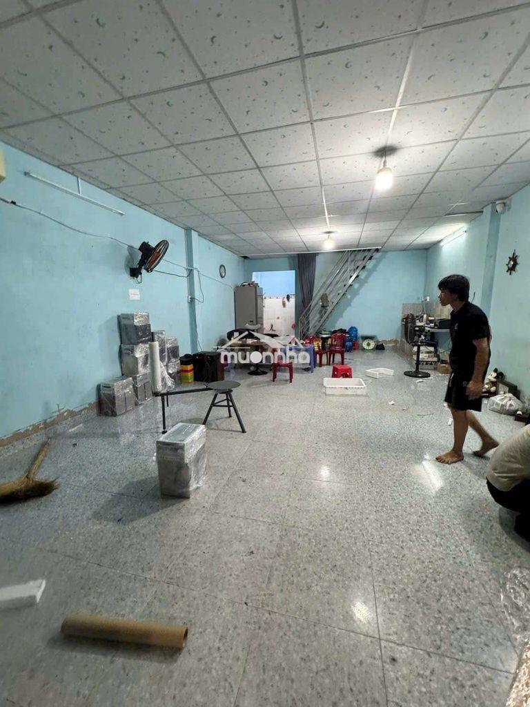 Nhà kho 9 triệu dt 5,5×22 gác lửng