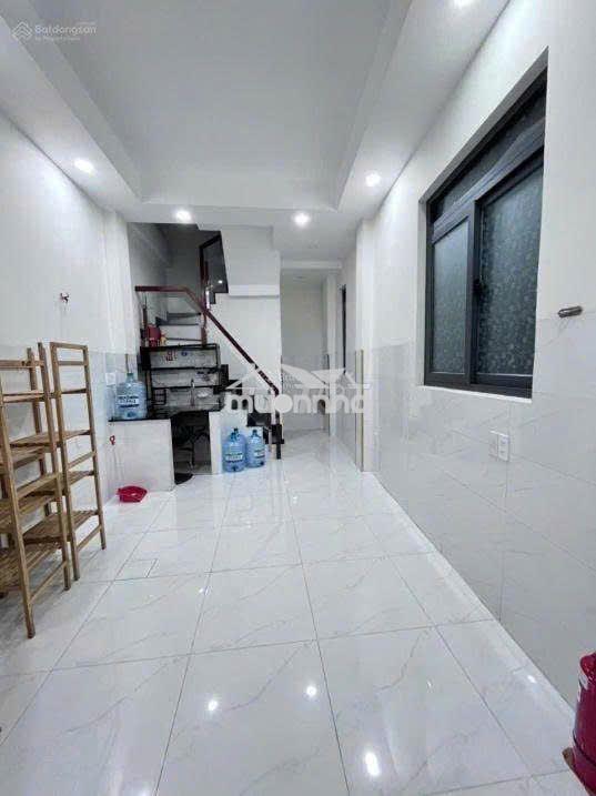 Cho thue nhà mới xây hxh trần quang diệu q3,2pn,ml, giá 10tr