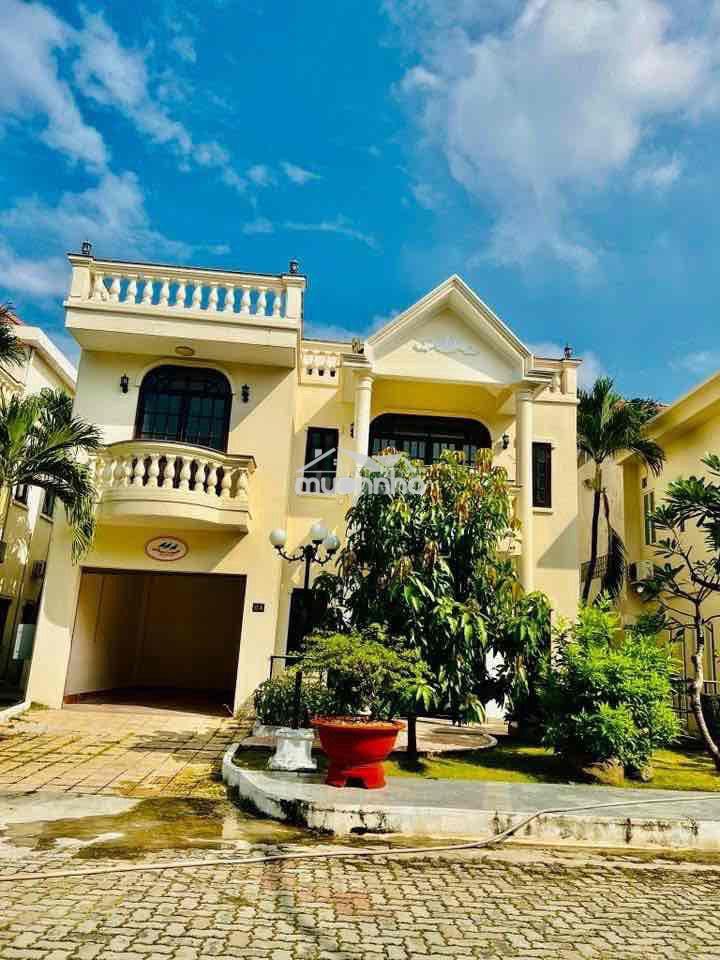 Cho thuê nguyên căn biệt thự dt 500m2 1trệt 2lầu 5pn 5wc hồ bơi tenic