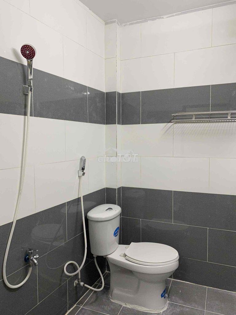 Phòng ngay ngã tư thủ đức , kế trường sư phạm kỹ thuật - Ảnh 3