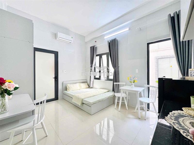 Chdv mới xây có 102 ở lạc long quân - âu cơ có ban công full nội thất