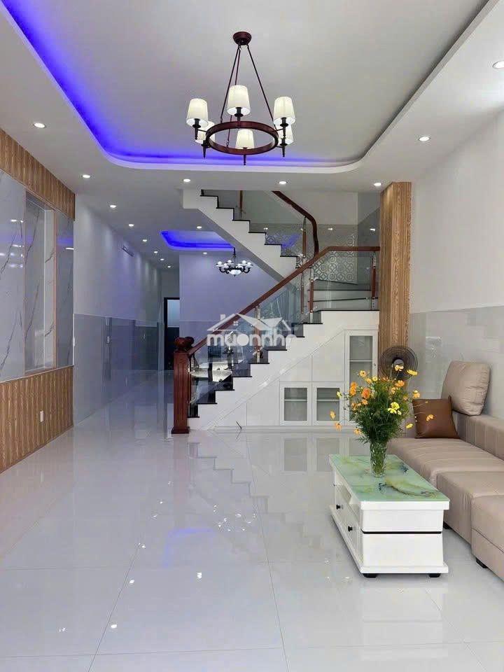Nhà 1 trệt 1 lầu 1ty810 cách chợ đêm uyên hưng 300m - Ảnh 2