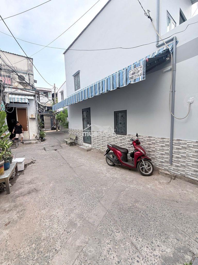 Nhà nhỏ căn góc hẻm xe hơi