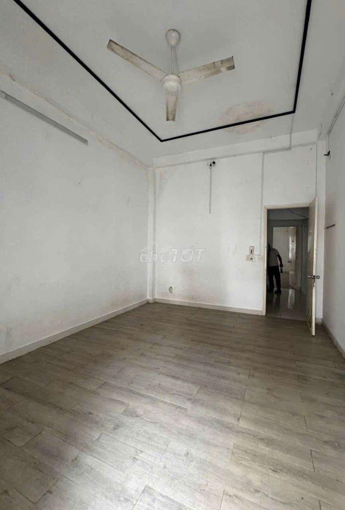 Cần cho thuê nhà hẻm nhựa hxt  hồ văn huêphú nhuận gần hoàng văn thụ - Ảnh 3