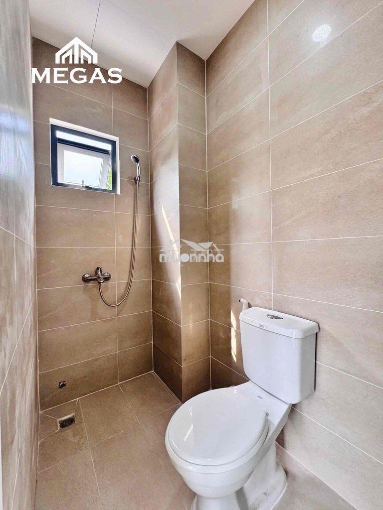 Studio ban công siu bự ngay lê văn việt - Ảnh 4