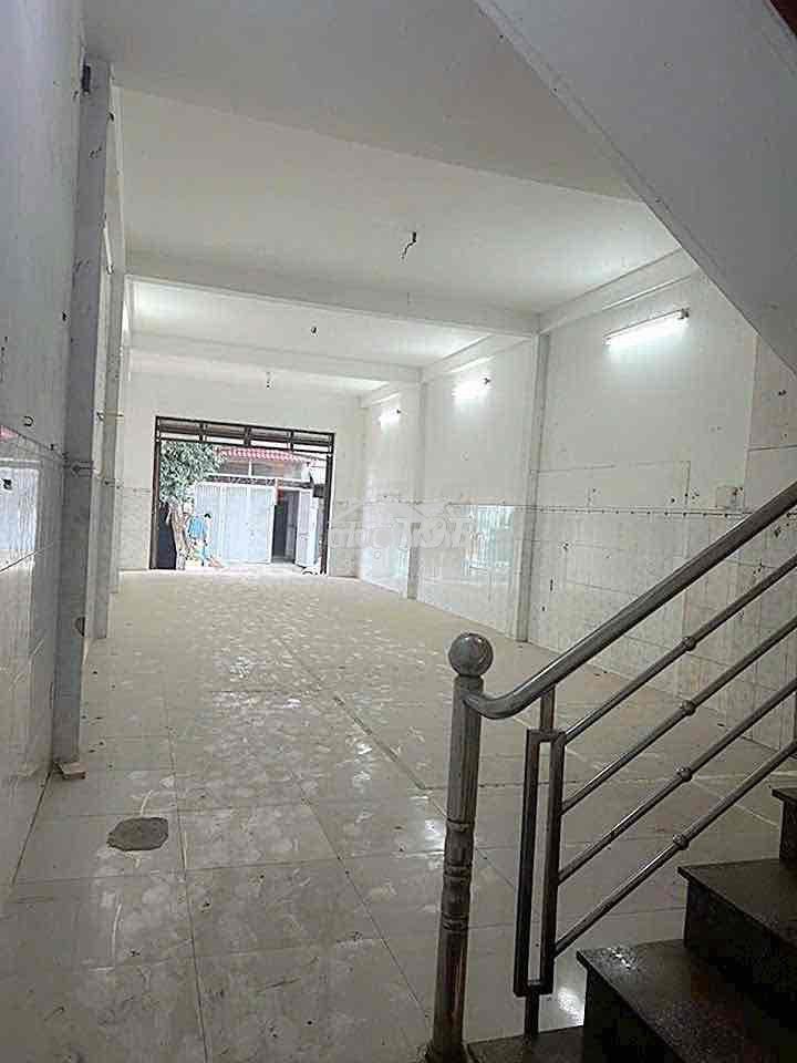 Cho thuê nhà hiệp thanh q12 200m trống suốt trên dưới 9,5tr hem xe tải - Ảnh 2