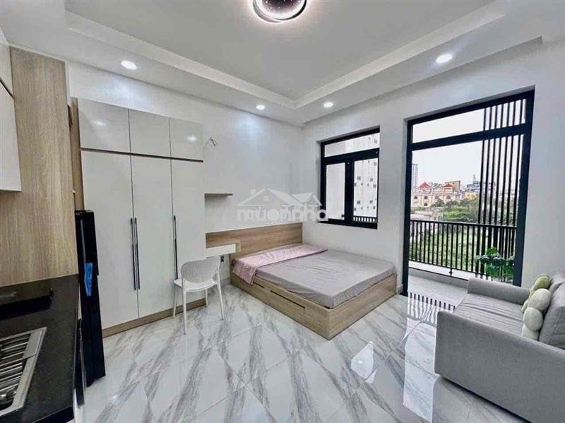 Studio ban công thoáng mát ngay gần ngã năm chuồng chó