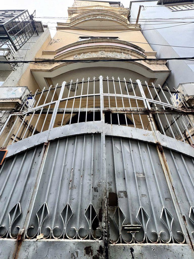 Nhà ngay ngã tư hàng xanh, cách hutech 750m. sẵn tiền thuê hàng tháng