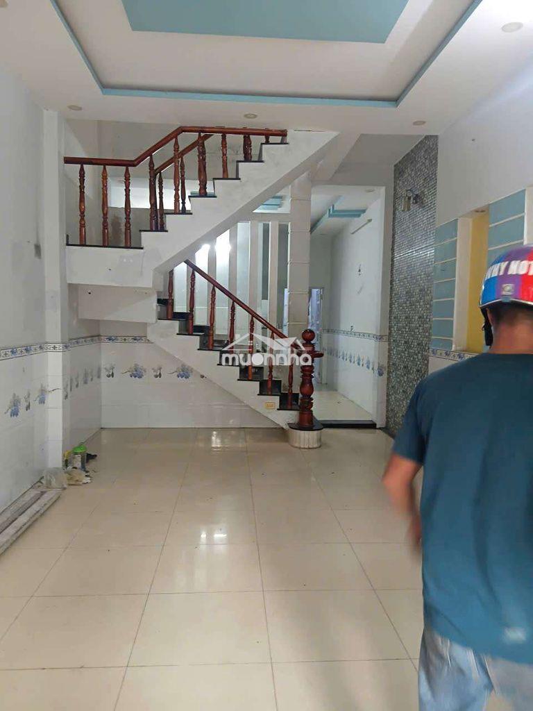 Nhà thuê 4*18 lầu 5pn. đang sơn mới đường lê thị ngay vĩnh lộc a