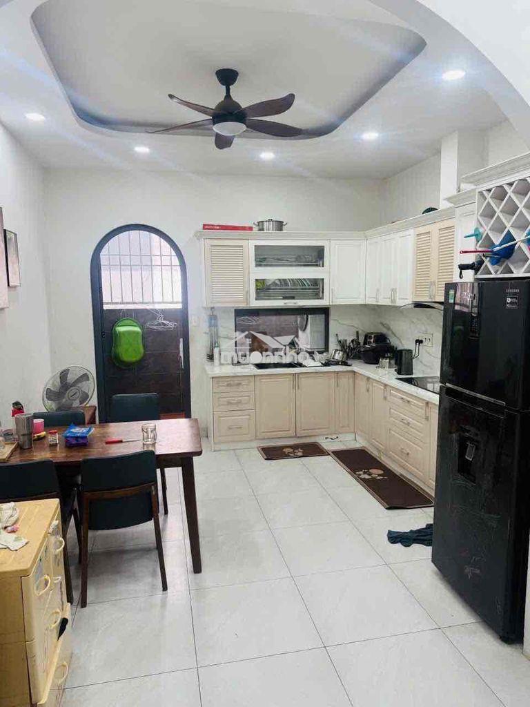 Nhà mặt tiền kinh doanh 3 tầng chỉ 9.2 tỷ