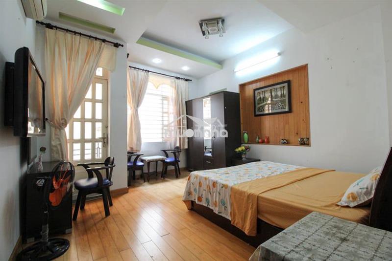 Cho thuê nguyên tầng 1 ban công đủ nội thất đường trần đình xu quận 1