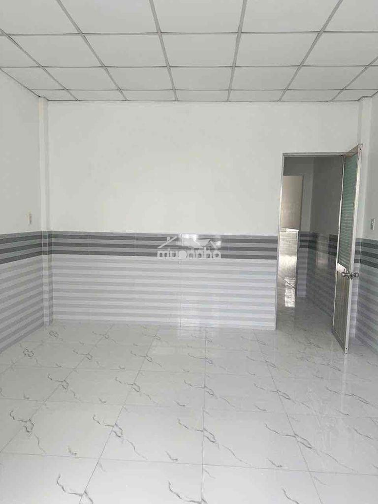 Nhà lầu rộng rãi 4 phòng ngủ vua o,kd gần chợ và bv hoàn mỹ kdc 586 ct - Ảnh 2