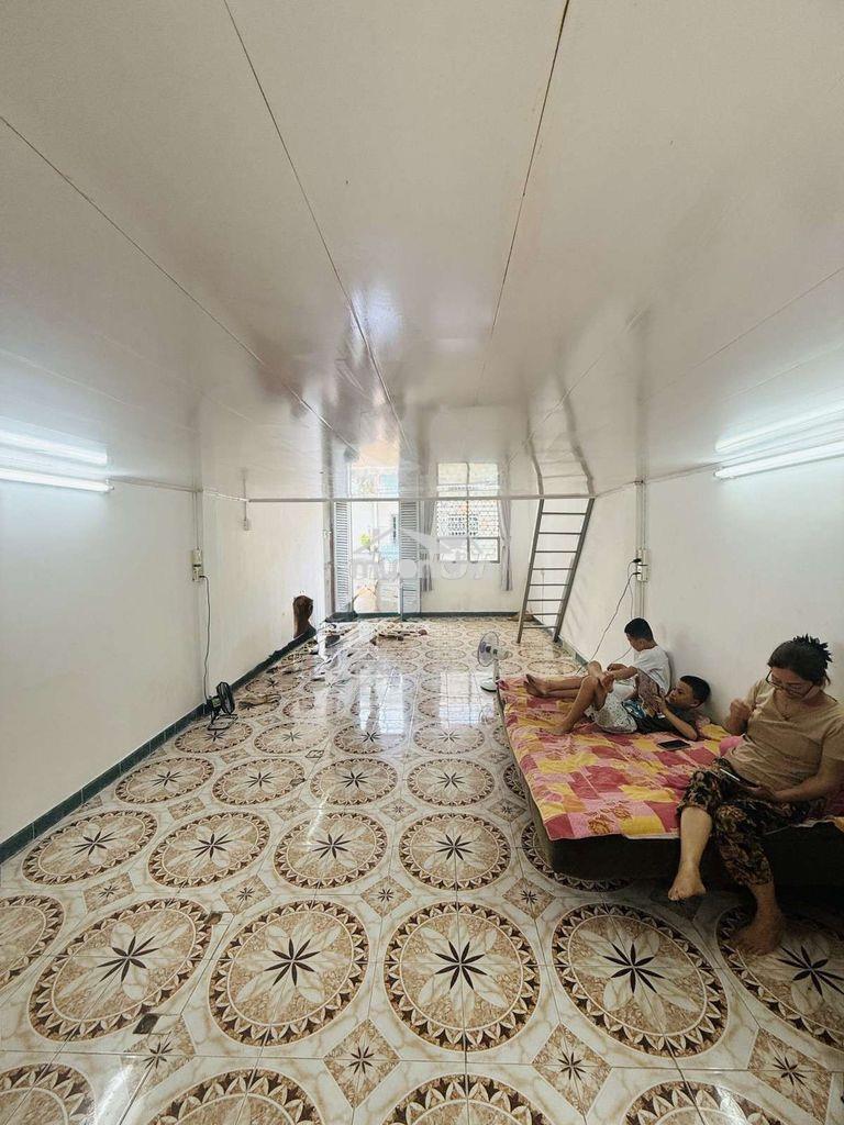Căn hộ (4×18)×2 tầng
-lầu 3 thang bộ
- nguyễn trãi p14q5 (đh y dược)