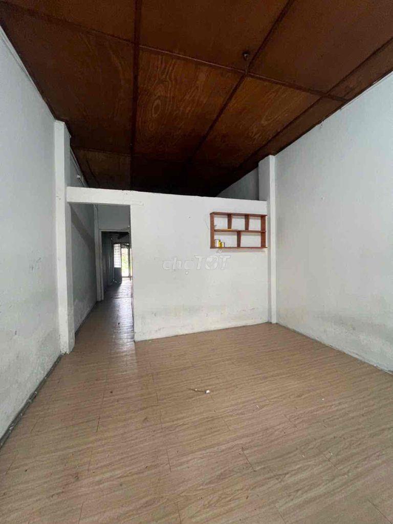 Cho thuê nhà đường 106 man thiện 300m2 nhà cũ giá 6tr