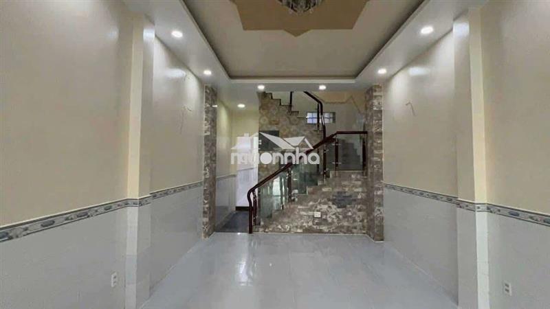 Nhà hướng tây.gần chợ bình thành.4 phòng ngủ,sân thượng 