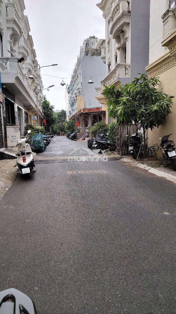 Bán nhà hẻm xe hơi ngay lê văn quới gần đầm sen , tặng nội thất - 3