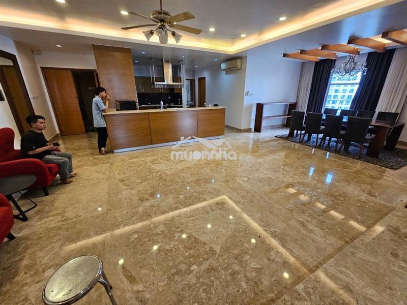 Cho thuê căn penthouse cộng hòa garden 150m2 4pn 3wc đủ nội thất.
