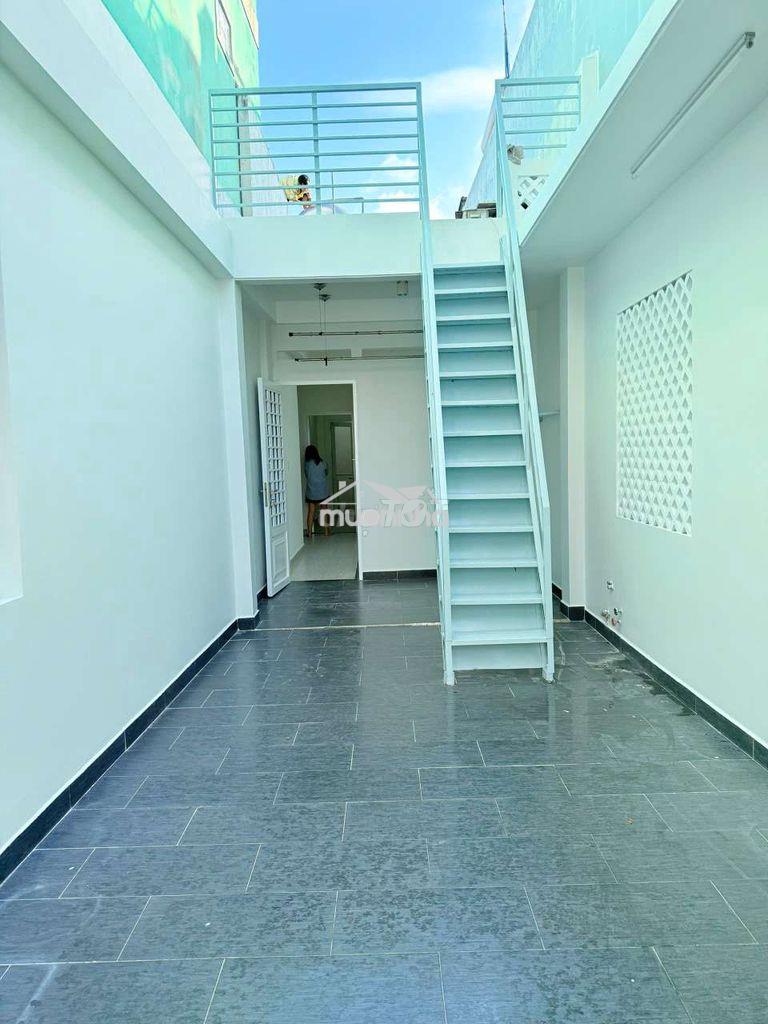 Nhà mặt tiền đường xe hơi tận cửa nhà  - Ảnh 2