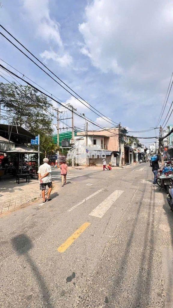 - Nhà hẻm xe tải nội bộ lạc long quân, khu vực an ninh, dân trí cao!"