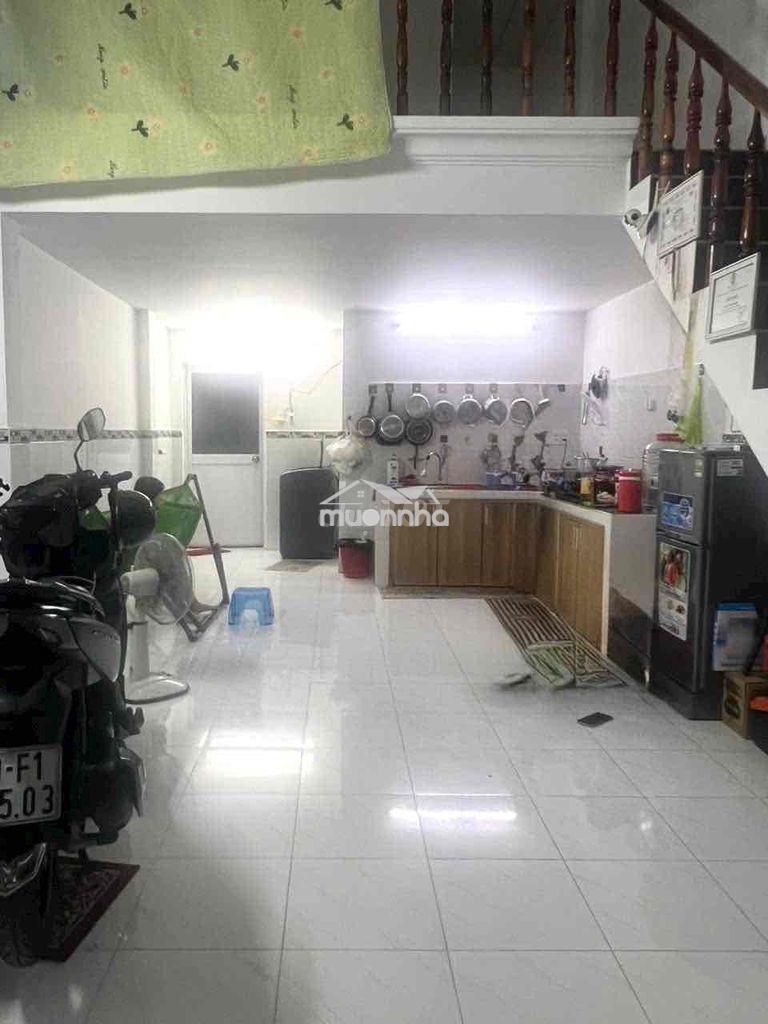 Cho thuê nhà đúc lửng..dt:4,2x14m có 2 pn kín 1 p hở 2wc.hẻm ht17.q12