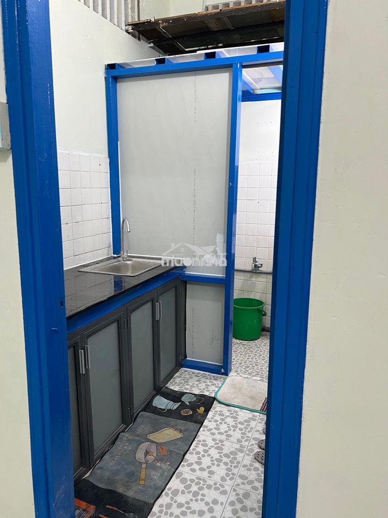 Cho thuê căn hộ khép kín giá rẻ, mặt tiền cmt8, p. hòa hưng, tp. hcm