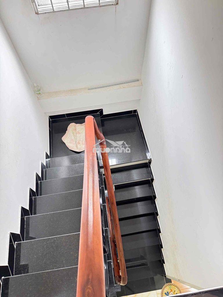 Cho thuê nhà mới 4pn, 3wc 3 tầng để lại nội thất xịn đầy đủ 4x10 - 4