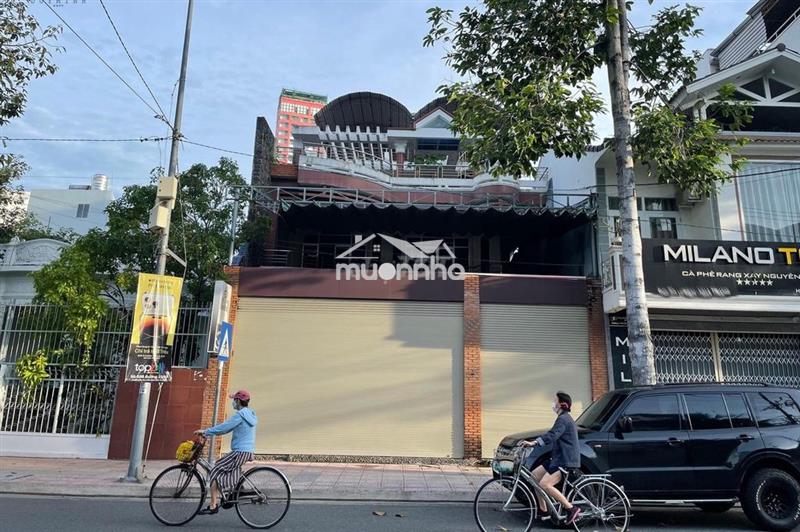 Cho thuê nhà kinh doanh ngang 9.3m mặt đường chính khu trung tâm thành