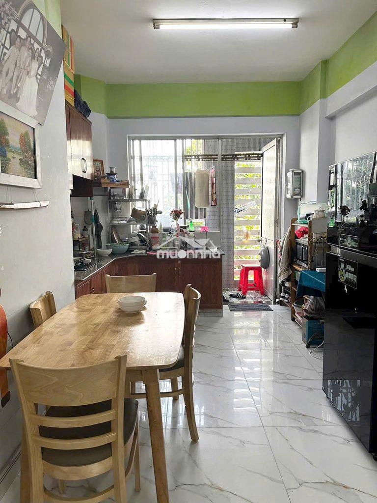 Bán căn hộ bông sao block a 68m2, có ban công.