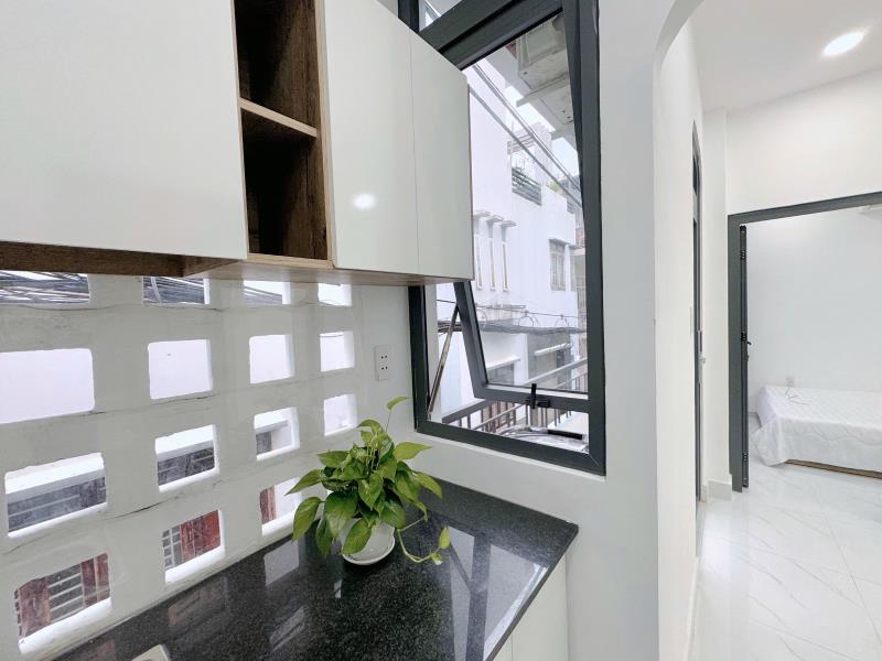 Căn hộ cho thuê có ban công - thuận lợi di chuyển q1,q3 chỉ vài phút - ngay tại lê văn duyệt bình thạnh - Ảnh 2