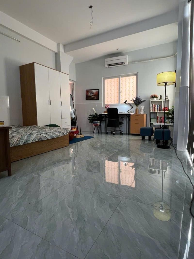 Cho thuê phòng ban công - rộng 30m2 - ngay đường dương quảng hàm - Ảnh 2