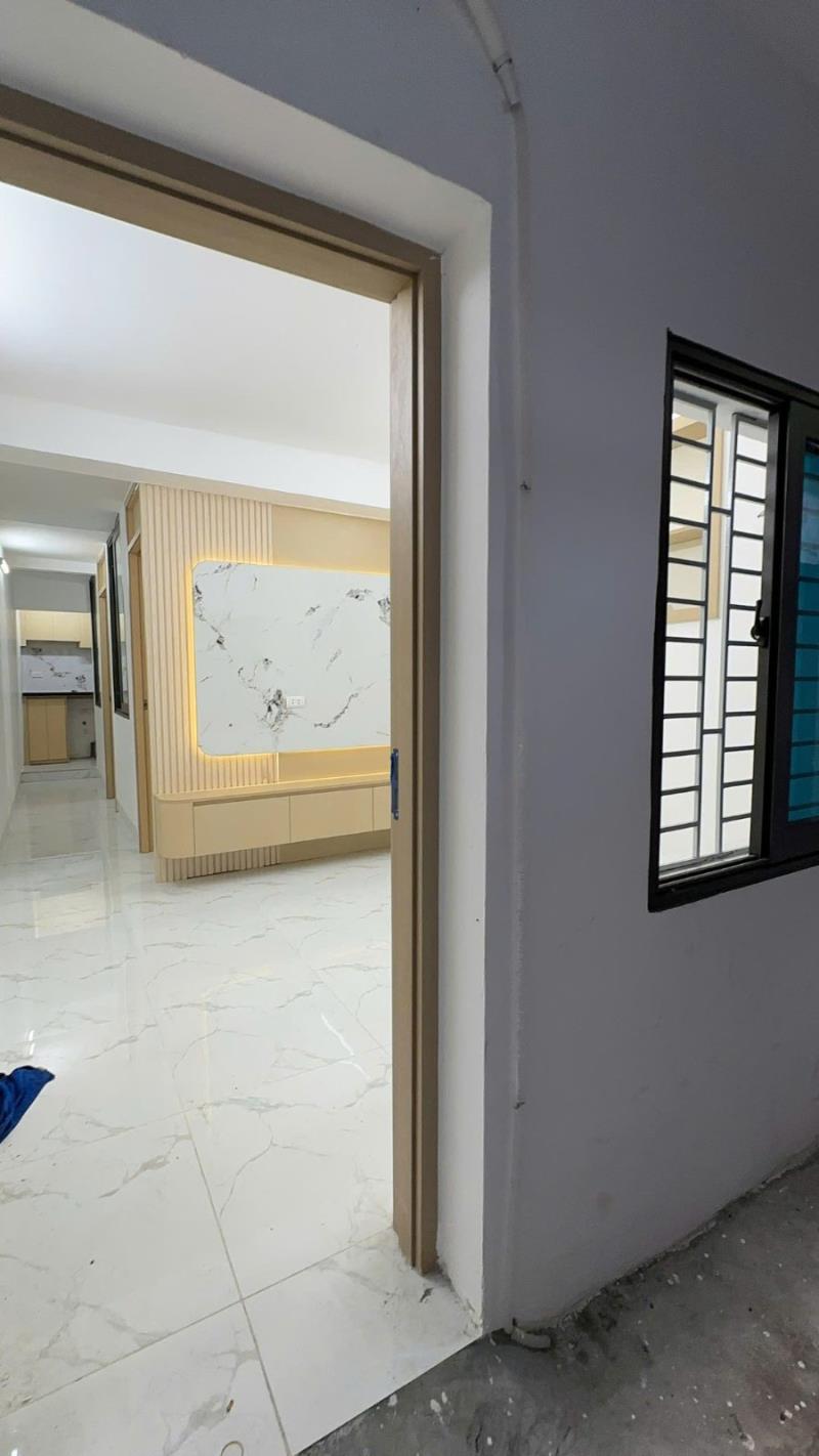 Cho thuê căn hộ tập thể 40m2 - 2 ngủ -   phố bùi ngọc dương giá 7tr5 - Ảnh 2