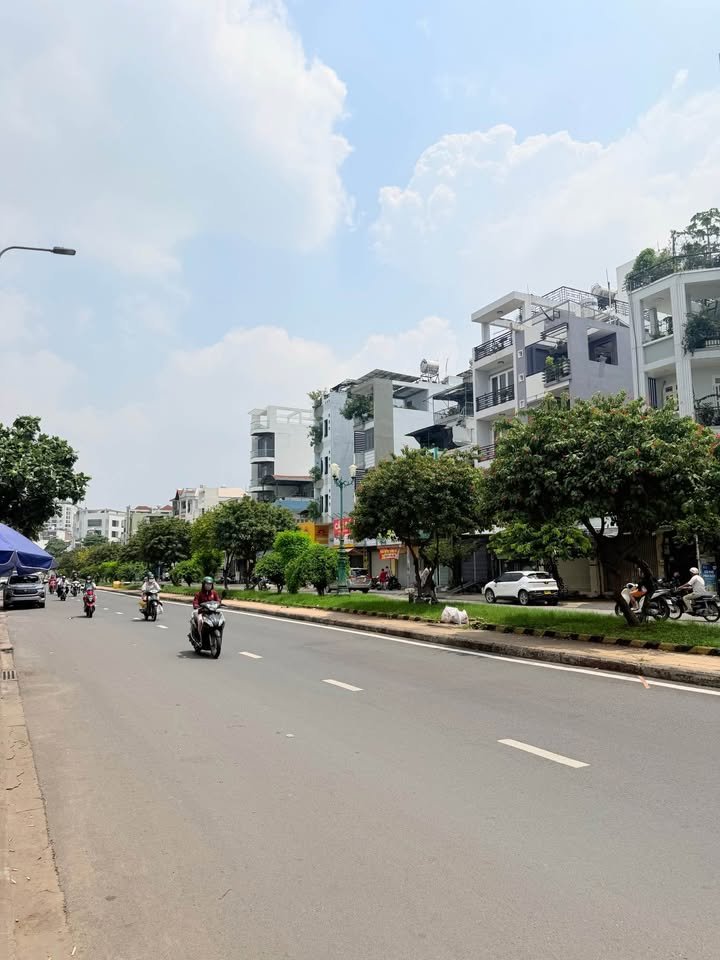 Lê thúc hoạch mặt tiền lô góc – 3 tầng 108m ngang 8 – dòng tiền 30 chỉ 17.x - Ảnh 3