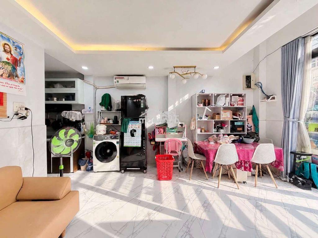 Nhà 2 mặt hẻm xe hơi vào được - chỉ nhỉnh 10t - Ảnh 3