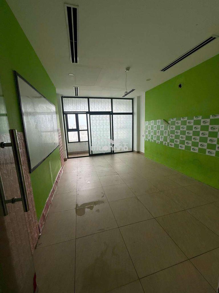 Cho thuê nhà có thang máy 7 tầng 25tr