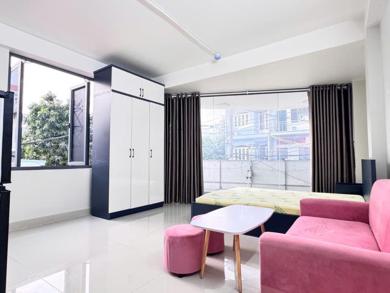 Cho thuê phòng mặt tiền, rộng, cửa sổ trời, full nội thất – ngô đức kế, bình thạnh gần chợ bà chiểu