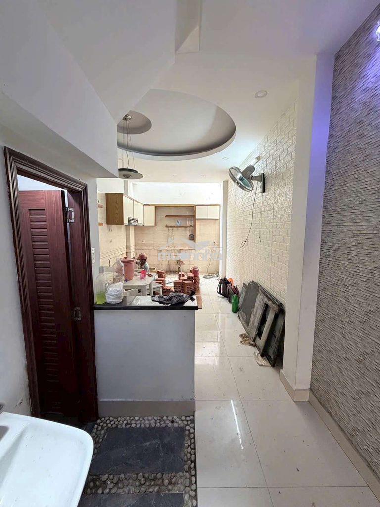 Nhà trông vào ỏ ngay được