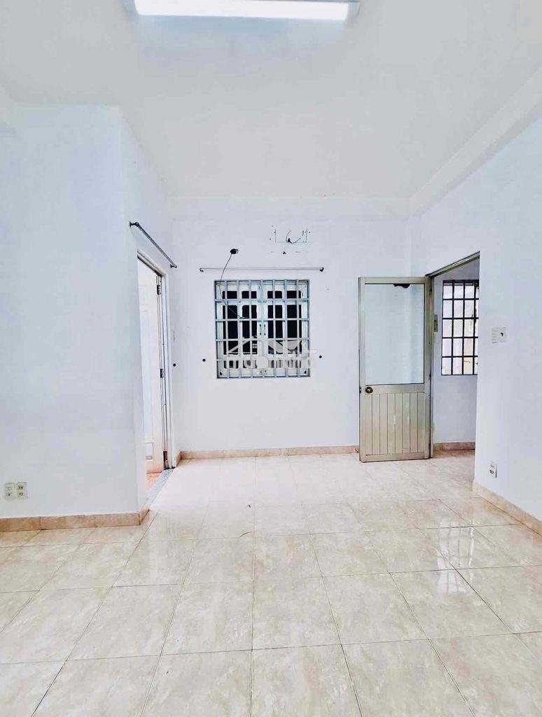 Nhà thoáng sáng, giá bình dân, 1 trệt 1 lầu, gần chợ bà chiểu ok - Ảnh 3