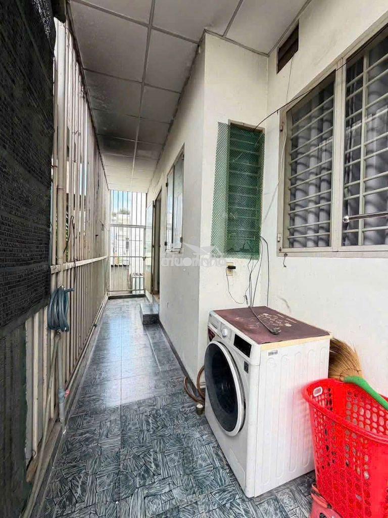Cho thuê nhà đối diện vincom thủ đức. ngang 10 mét, 1trệt 1lầu 2pn 2wc