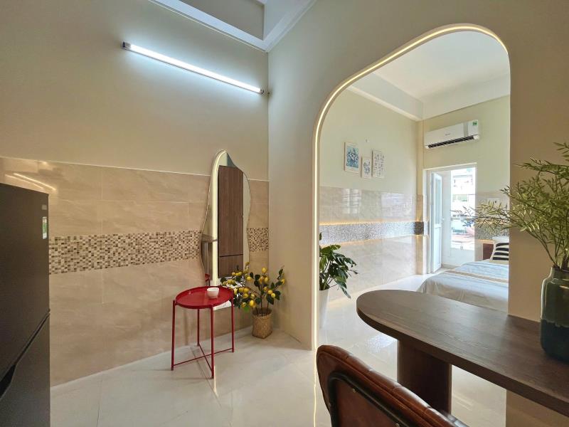 Phòng ban công cửa sổ rộng thoáng mát — trần kế xương bình thạnh, gần quận phú nhuận, quận 1 — xách vali vào ở ngay - Ảnh 4