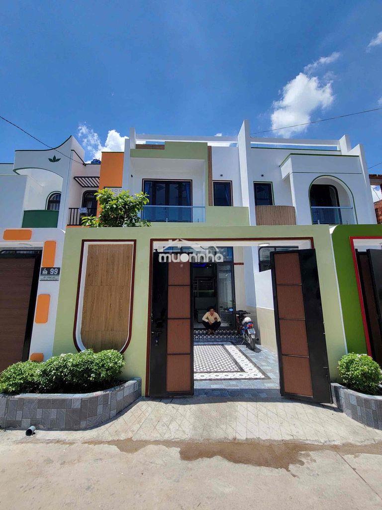 Nhà lầu ngay chợ