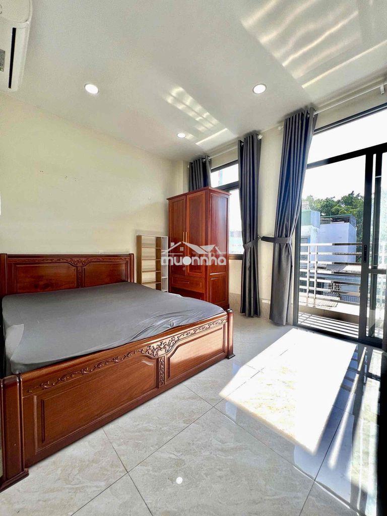 Phòng có ban công siêu rộng mát - full nội thất gỗ ngay p4 q8 - giá 5t