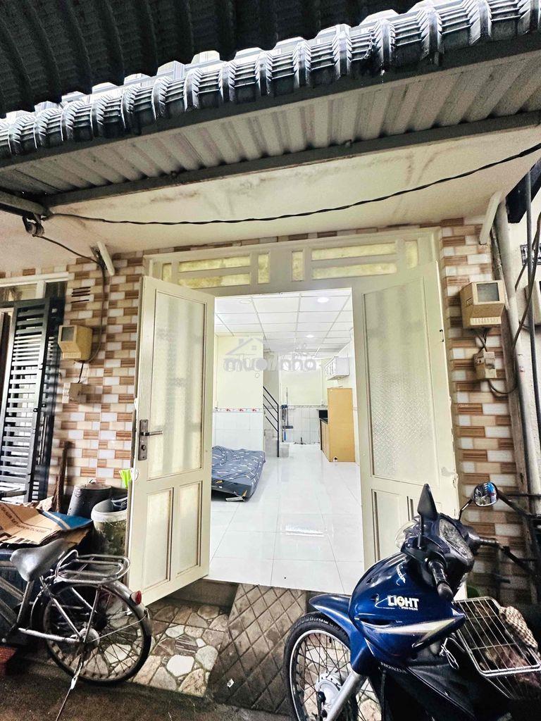 Cho thuê nhà nguyên căn, gần đại học mở, 1 máy lạnh, 1 bộ sofa, 2 pn