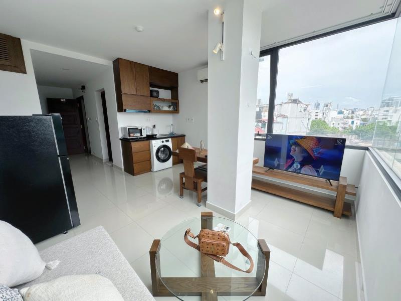 Cho thuê căn hộ có ban công view kính thoáng mát full nội thất đường nguyễn văn trỗi phú nhuận, sát quận 3, quận 1