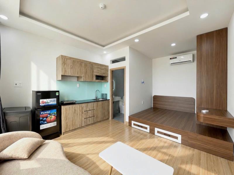 Khai trương dự án mới tone gỗ, có thang máy, gần sân bay, tại phú nhuận, gần quận 1,3,10, gần bờ kè hoàng sa, trường sa full nội thất mới 100% - Ảnh 3