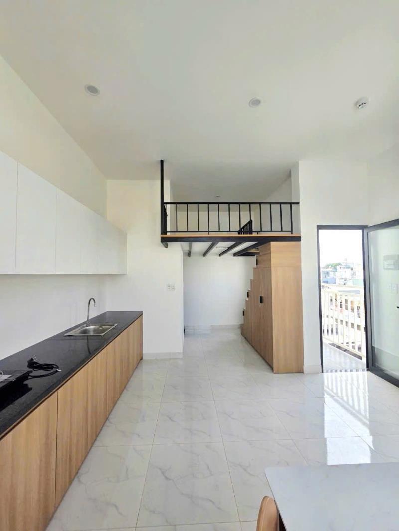 Thuê phòng duplex ban công gần vlu