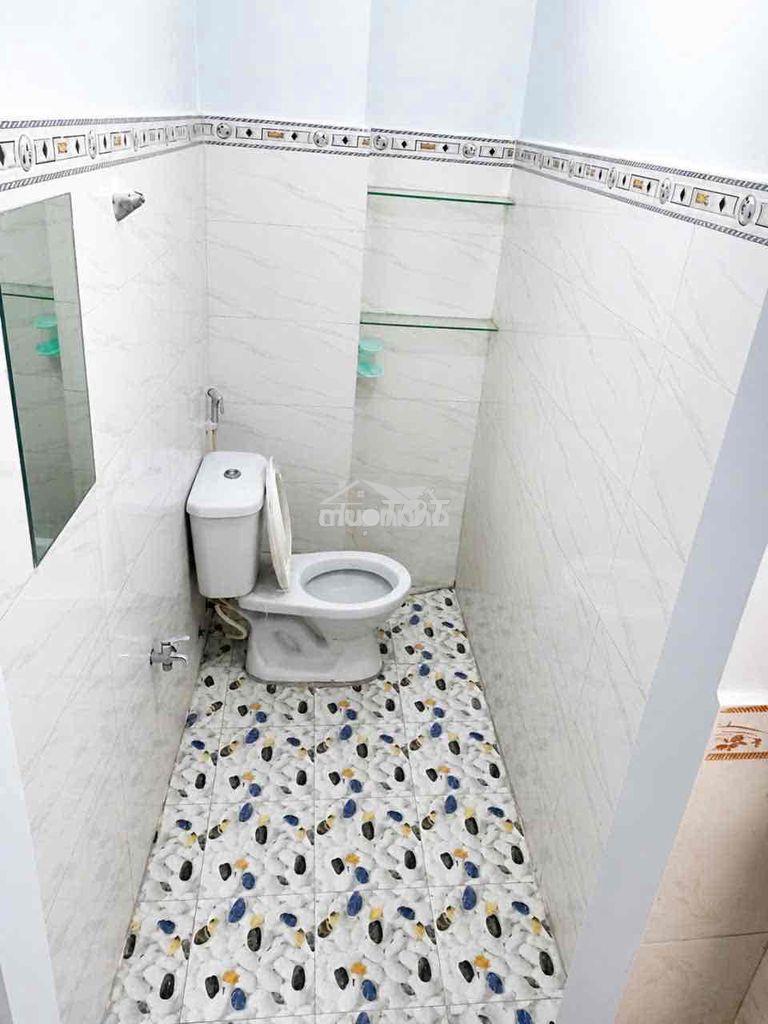 Cho thuê nhà giá rẻ ht q12 3lầu 5pn 4wc hẻm 7m 9tr mới keng owr kd onl - Ảnh 2
